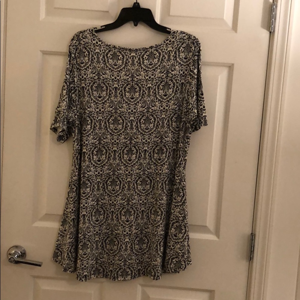 Light weight top - Picture 2 of 2